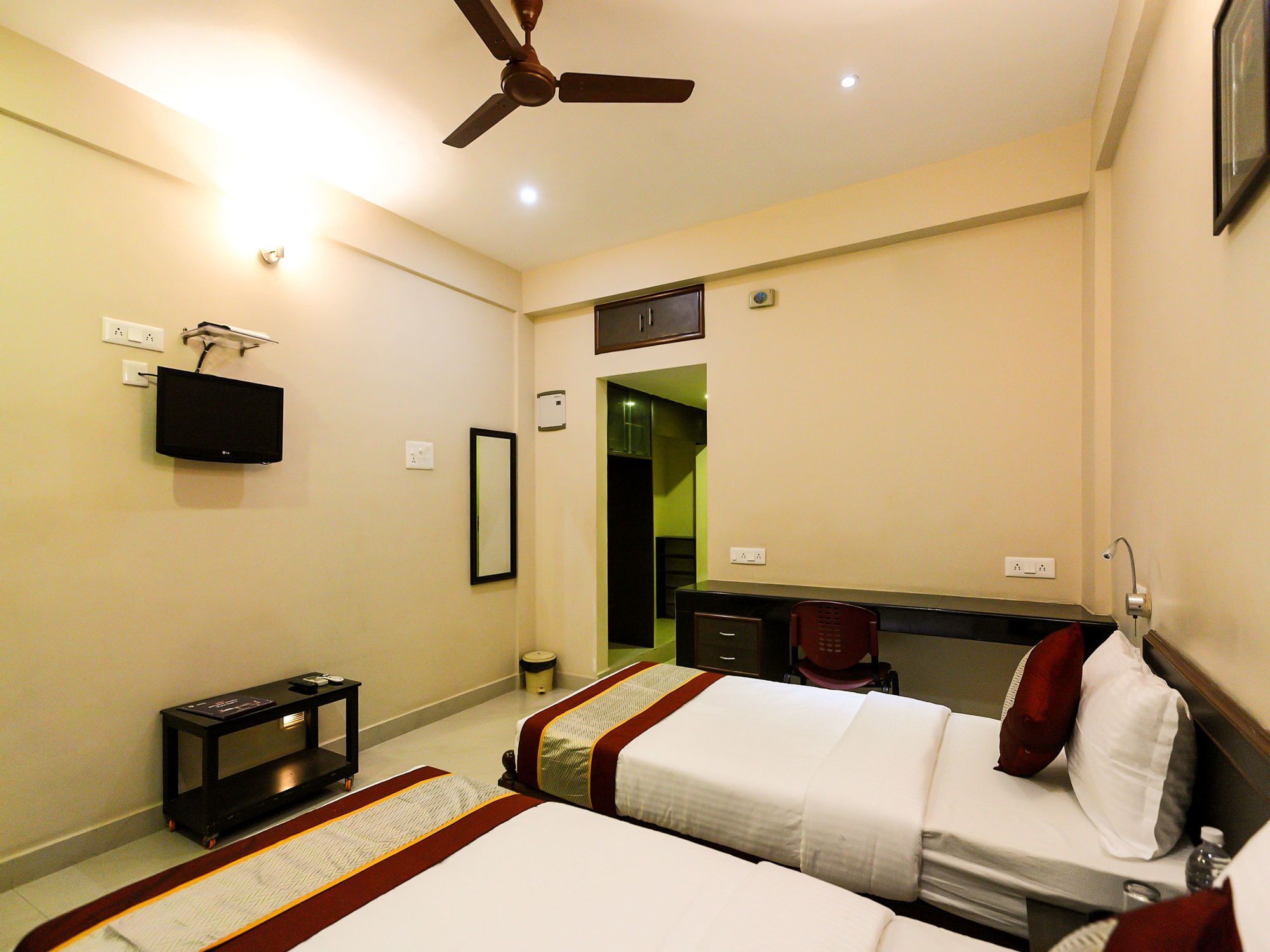 Oyo Flagship 12665 Chrompet Hotel เชนไน ภายนอก รูปภาพ